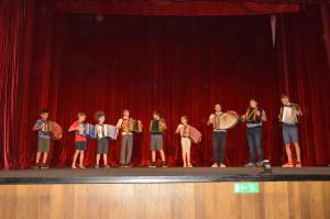 Folklorna prireditev Veseli, razigrani, nagajivi 10